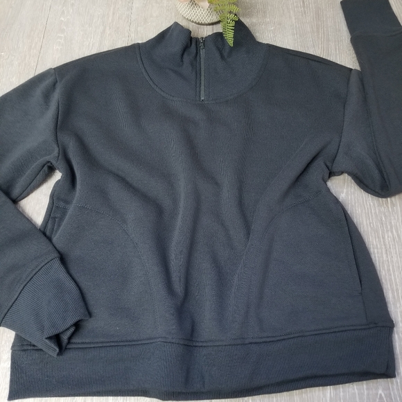 Activewear sweatshirt with pockets - Picture 2 of 8